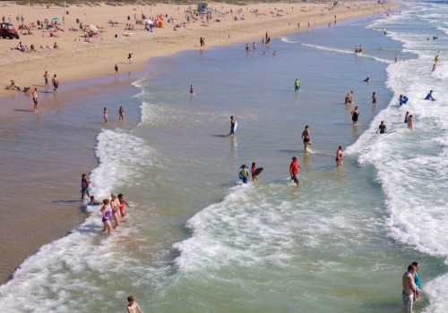What are the best outdoor activities to enjoy in Manhattan Beach?